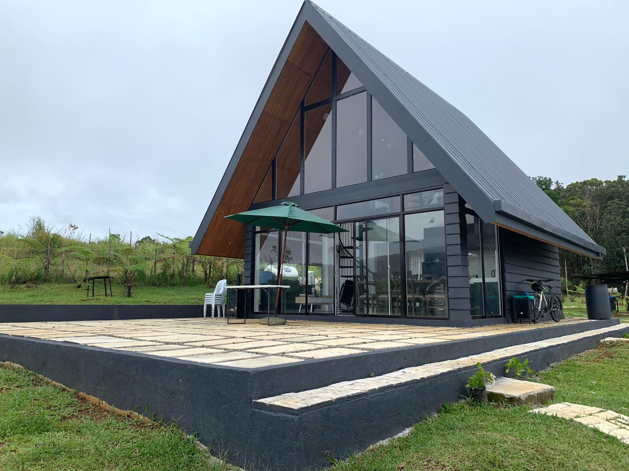 MOUNTAIN GURU CAFÉ